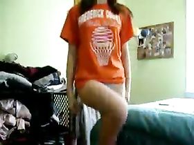 Молодая студентка занимается виртом с мужчиной